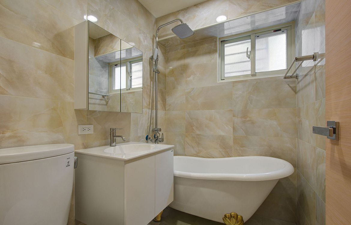 113平方米小户型卫生间白色浴缸装修