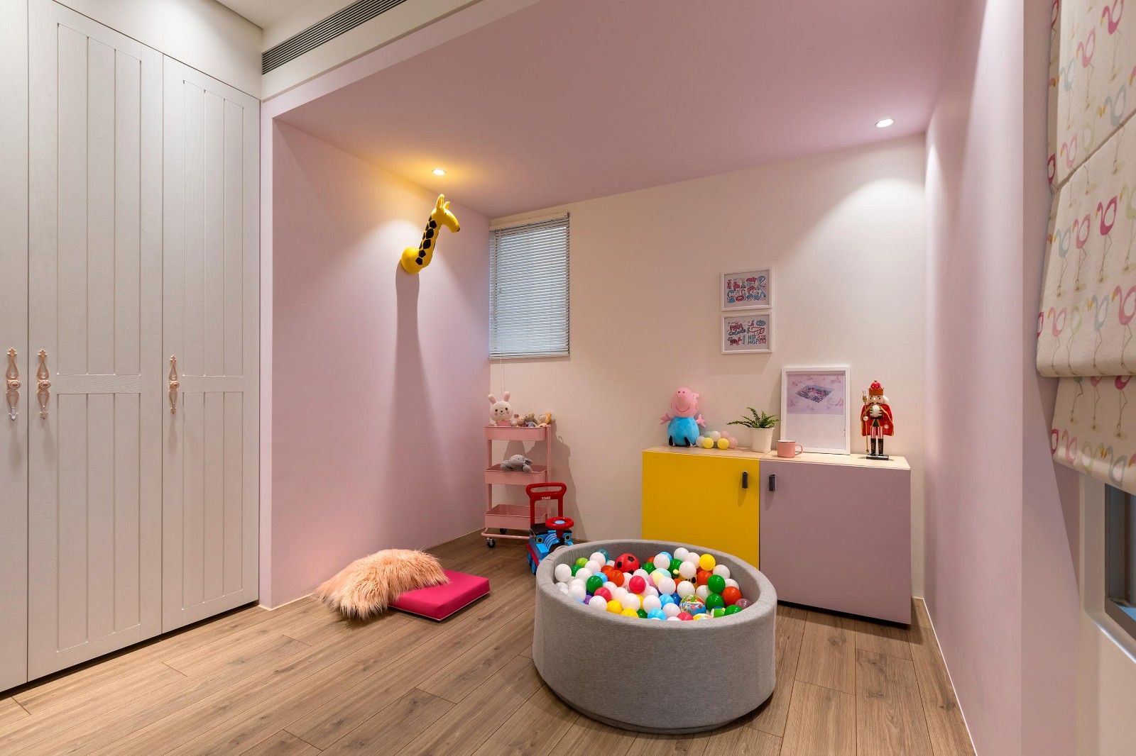 118平方家庭粉色儿童房木地板装修设计