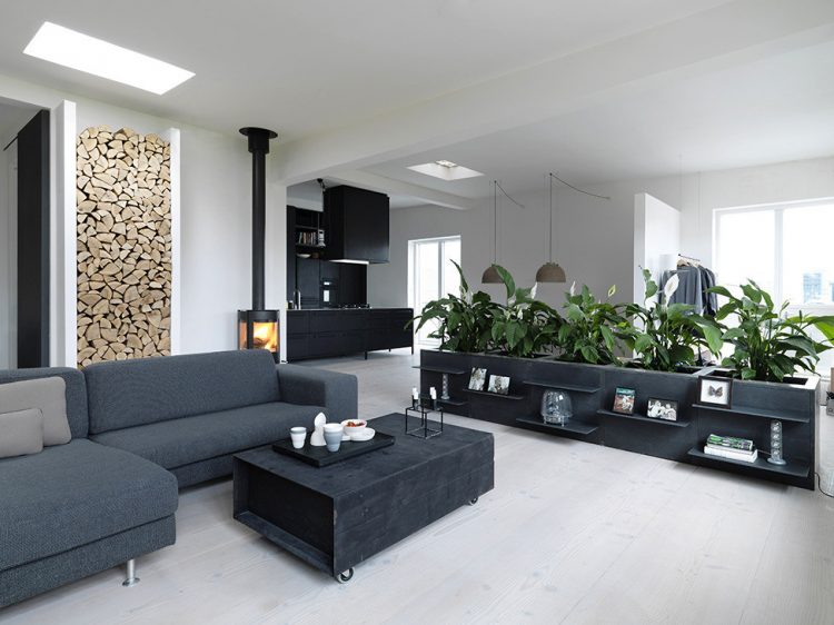 135平米房子客厅黑色沙发设计图片