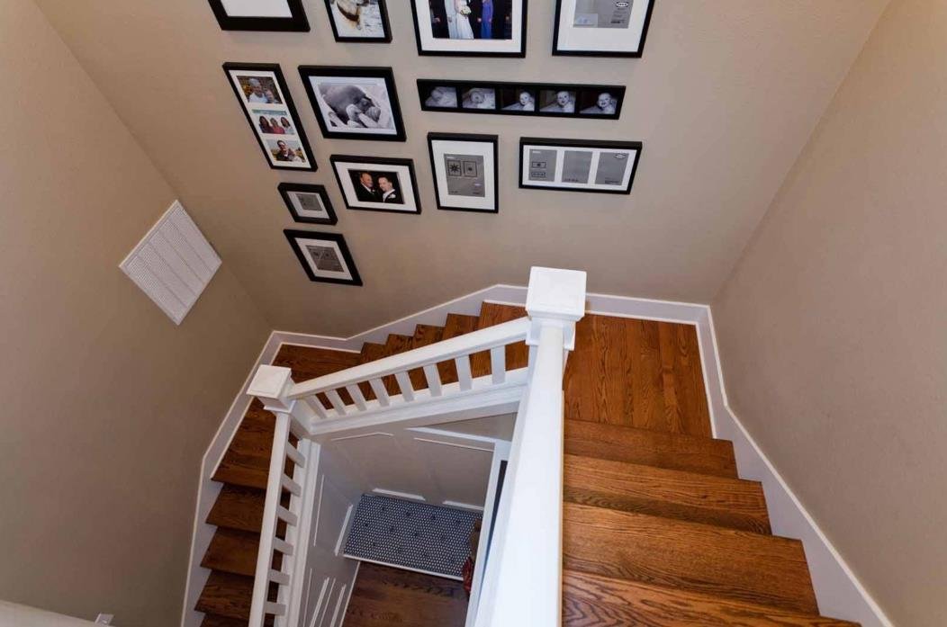 别墅楼梯间照片墙效果图大全