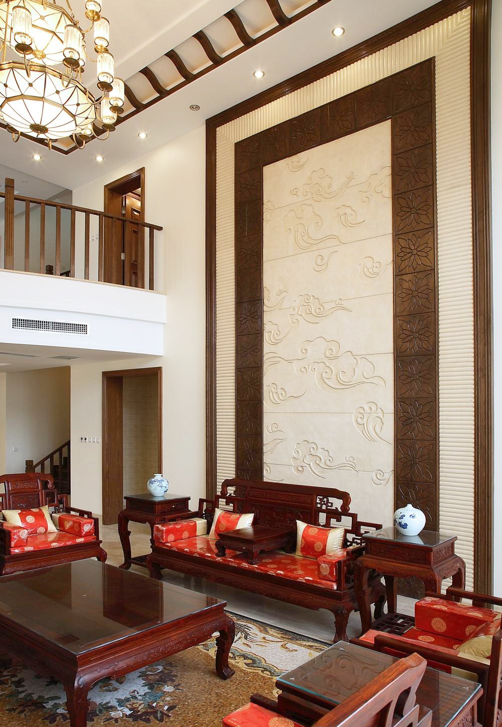 中式别墅客厅实木沙发装修