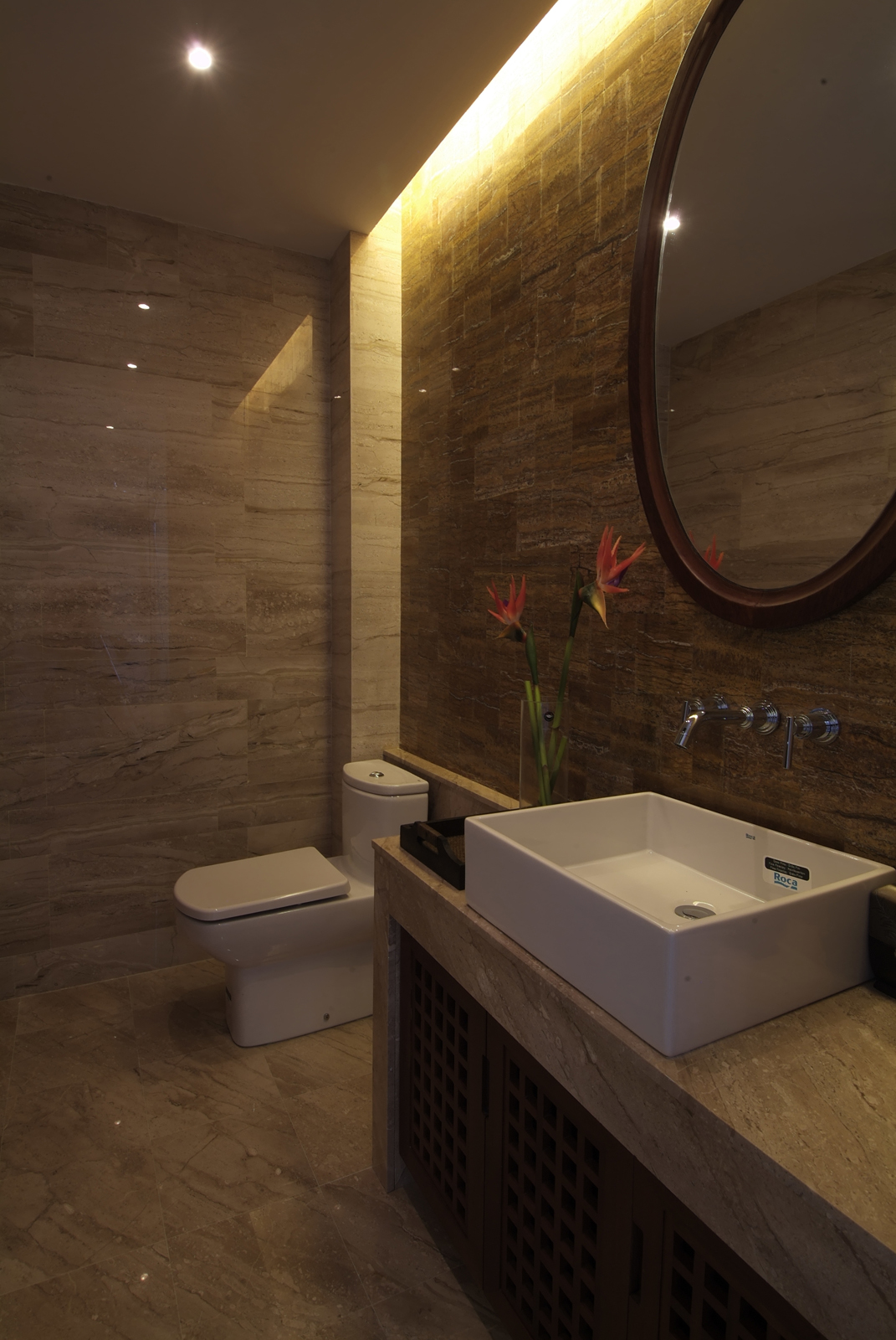 300平米东南亚别墅卫生间装修设计效果图