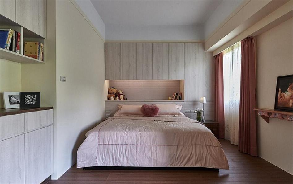 92平方米现代风格卧室床头壁柜装修效果图