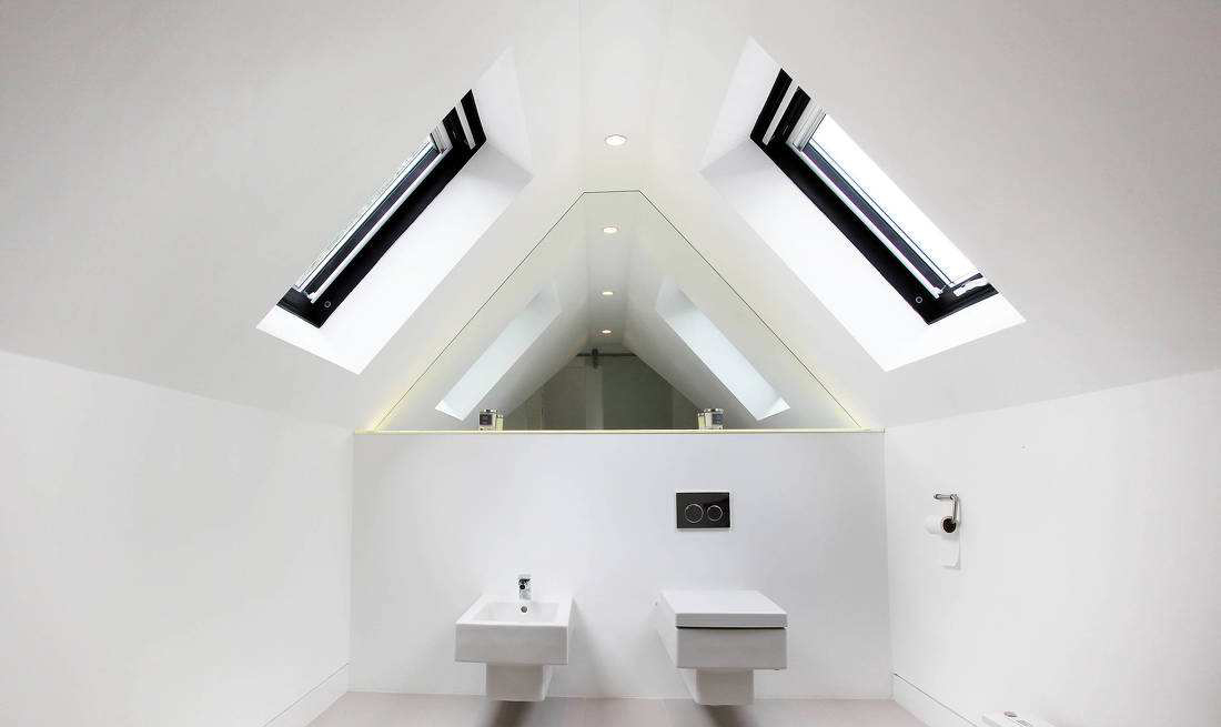 北欧风格不规则阁楼厕所装修效果图片