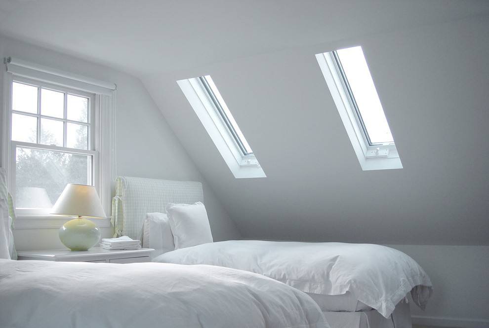 白色斜顶阁楼卧室天窗装修设计图片