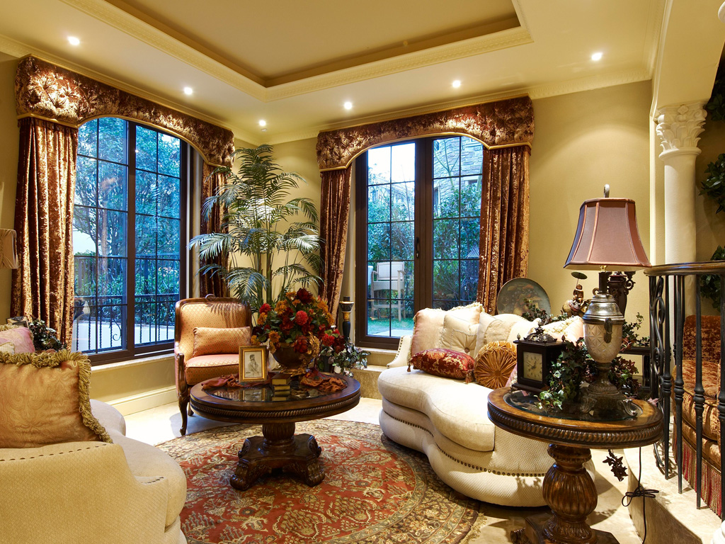 古典欧式别墅客厅沙发摆放装修效果图