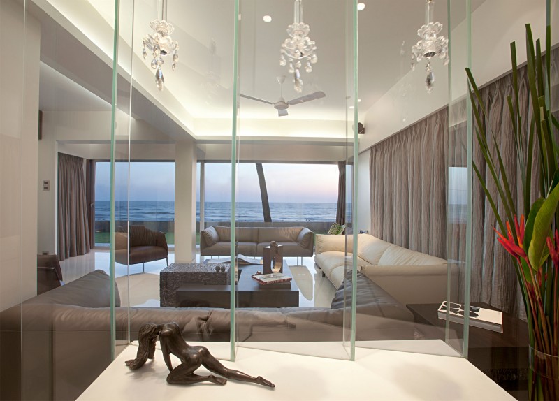 海景别墅卧室与客厅玻璃隔断设计装修效果图片