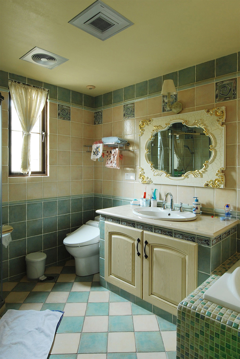 美式乡村别墅卫生间瓷砖颜色装修效果图片