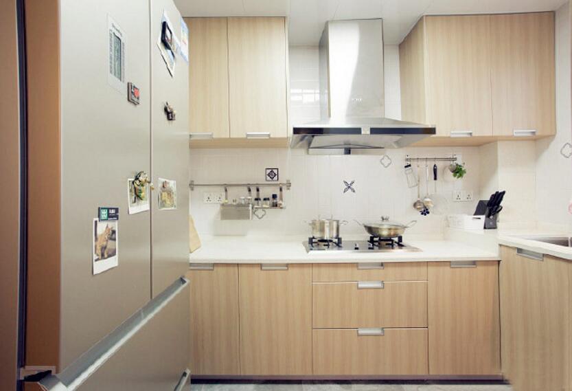 日式新房厨房橱柜简单装修设计效果图