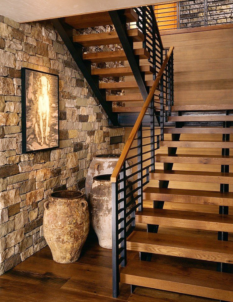 乡村二层别墅实木楼梯装修设计效果图
