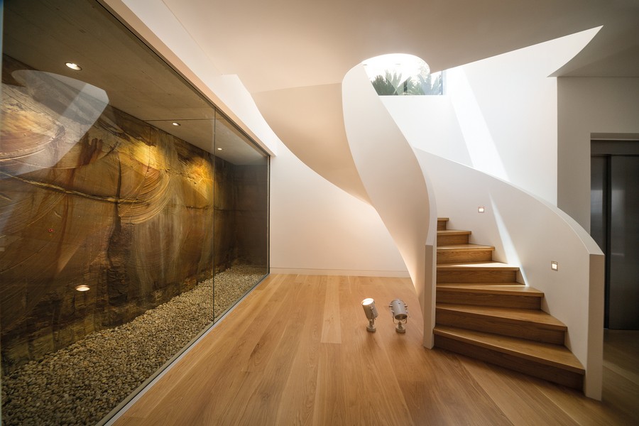 现代别墅室内旋转楼梯设计效果图